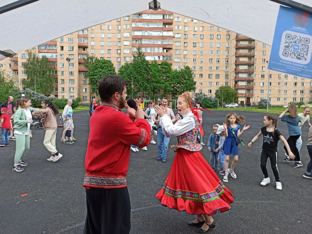 Санкт Петербург ансамбль Свердловской набережной.